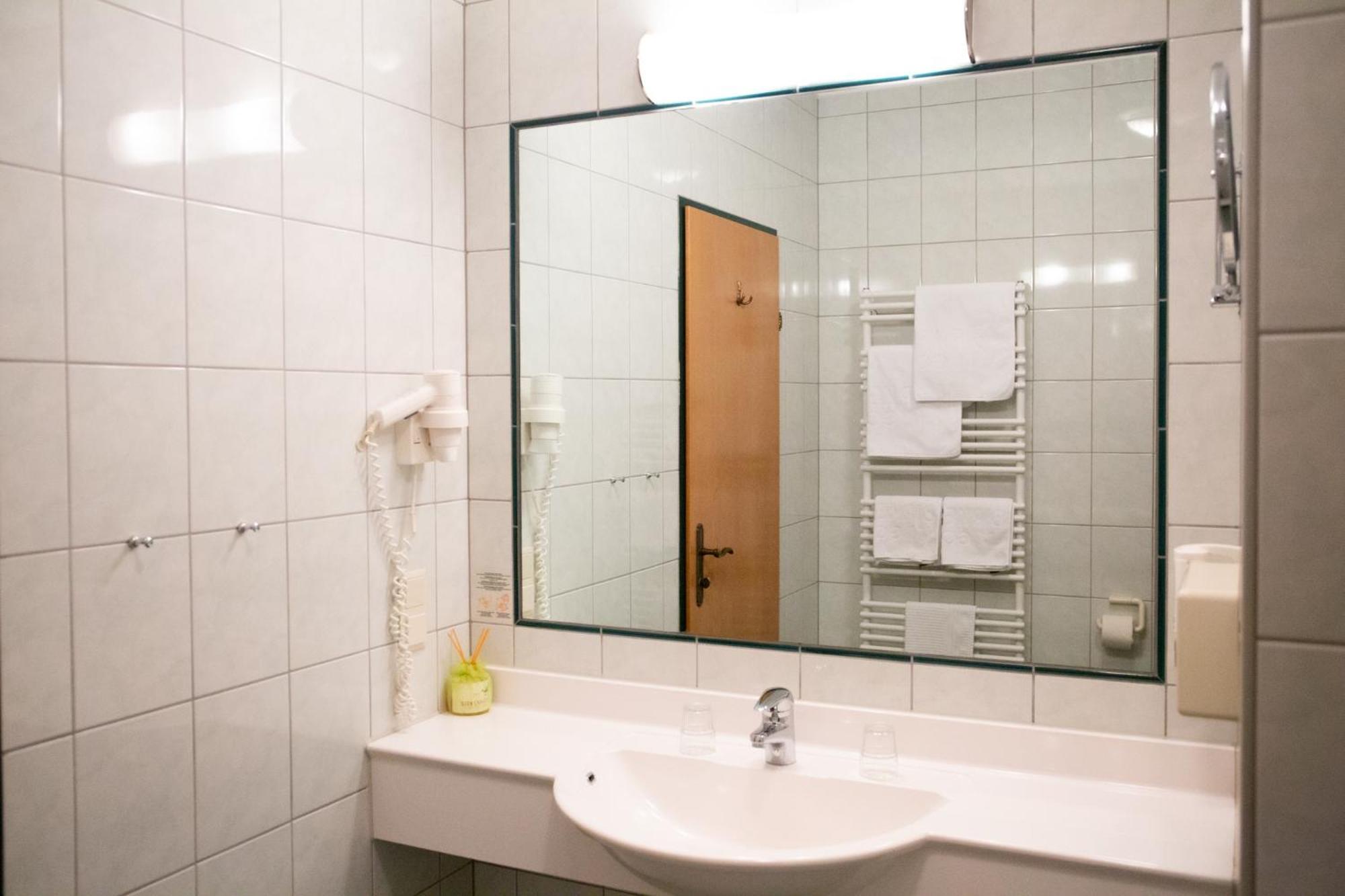 Birkenhof - - Wohlfuehl Mit Wochenend-restaurant 4* Gols